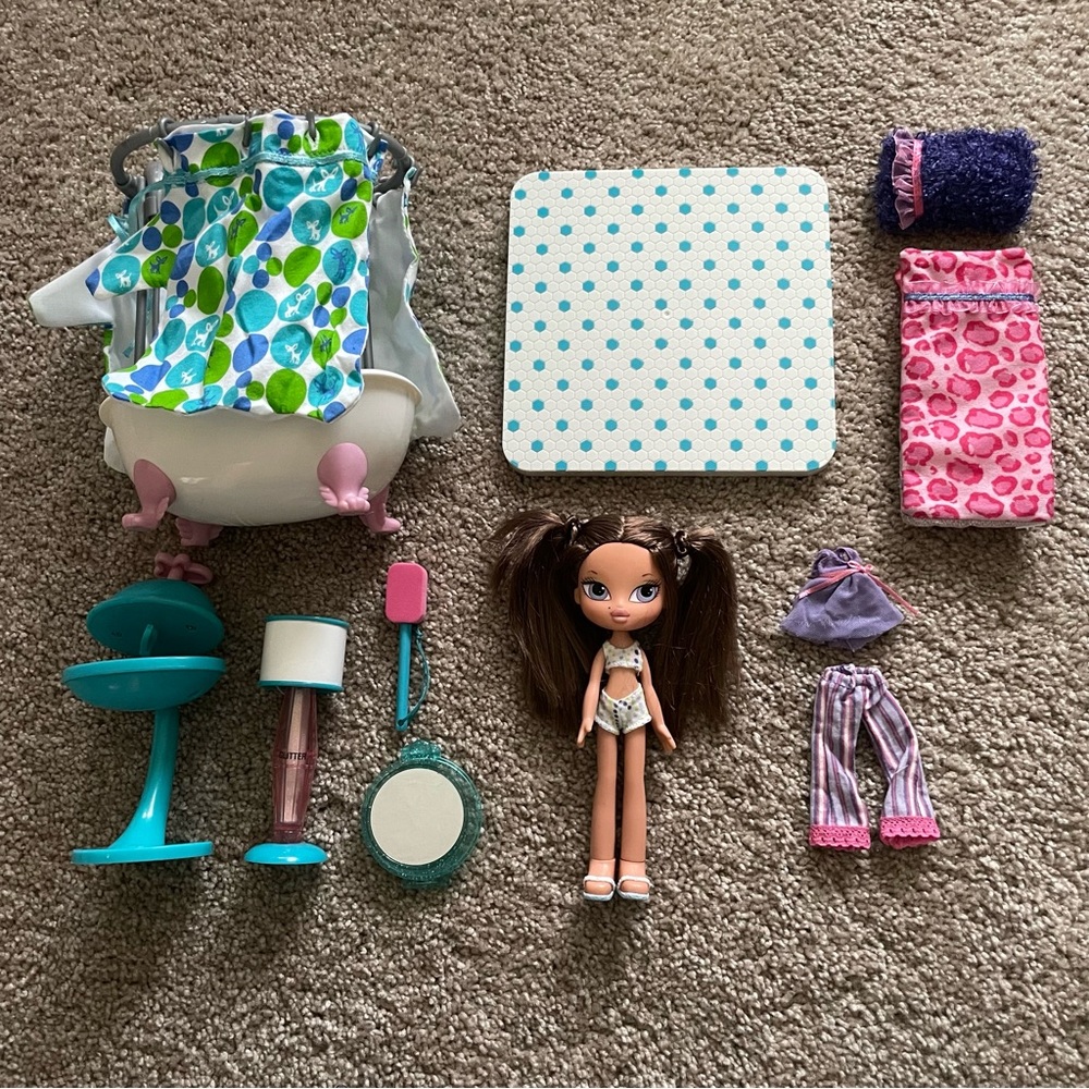 Vintage 2007 Bratz Kidz Bathroom Set: Phoebe